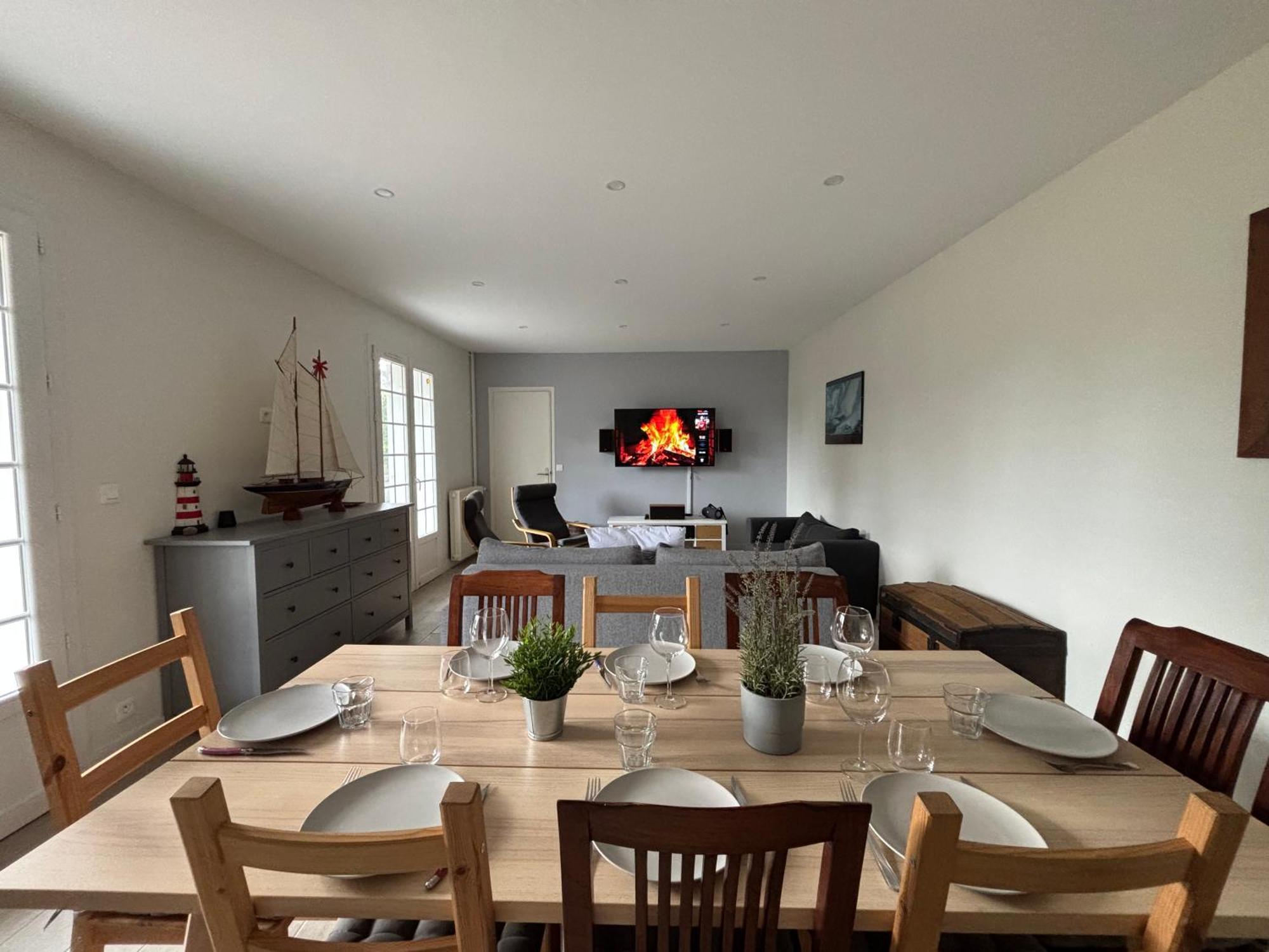 La Fromagerie Maison Lumineuse Et Spacieuse Beau Sejour 5 Ch Grand Jardin Clos 5Mn A Pied Commerces 10 Mn Plage Omaha Beach Proche Plages Du Debarquement Trevieres المظهر الخارجي الصورة
